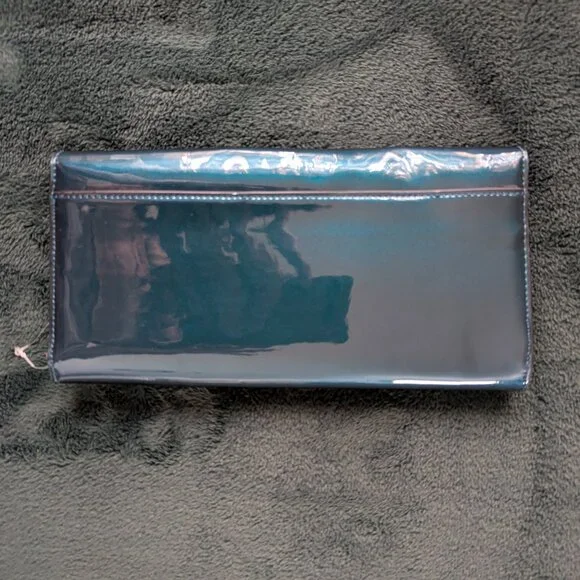 GUESS - Picture 4 of 5